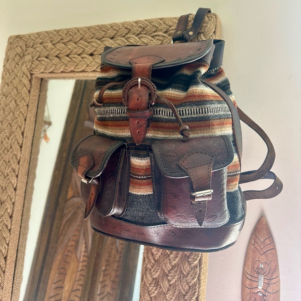 Peruvian handmade backpack
100% leather